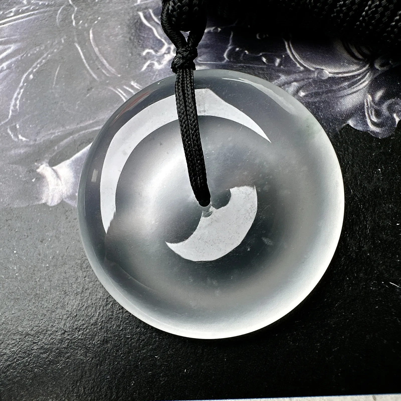 【玻璃种平安扣扣吊坠】玻璃光泽，晶莹剔透，冰感十足，通透闪亮，收藏品质