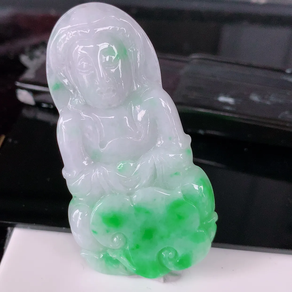 自然光实拍，冰润飘绿翡翠保平安观音菩萨吊坠，玉质莹润，佩戴佳品，#46.22
