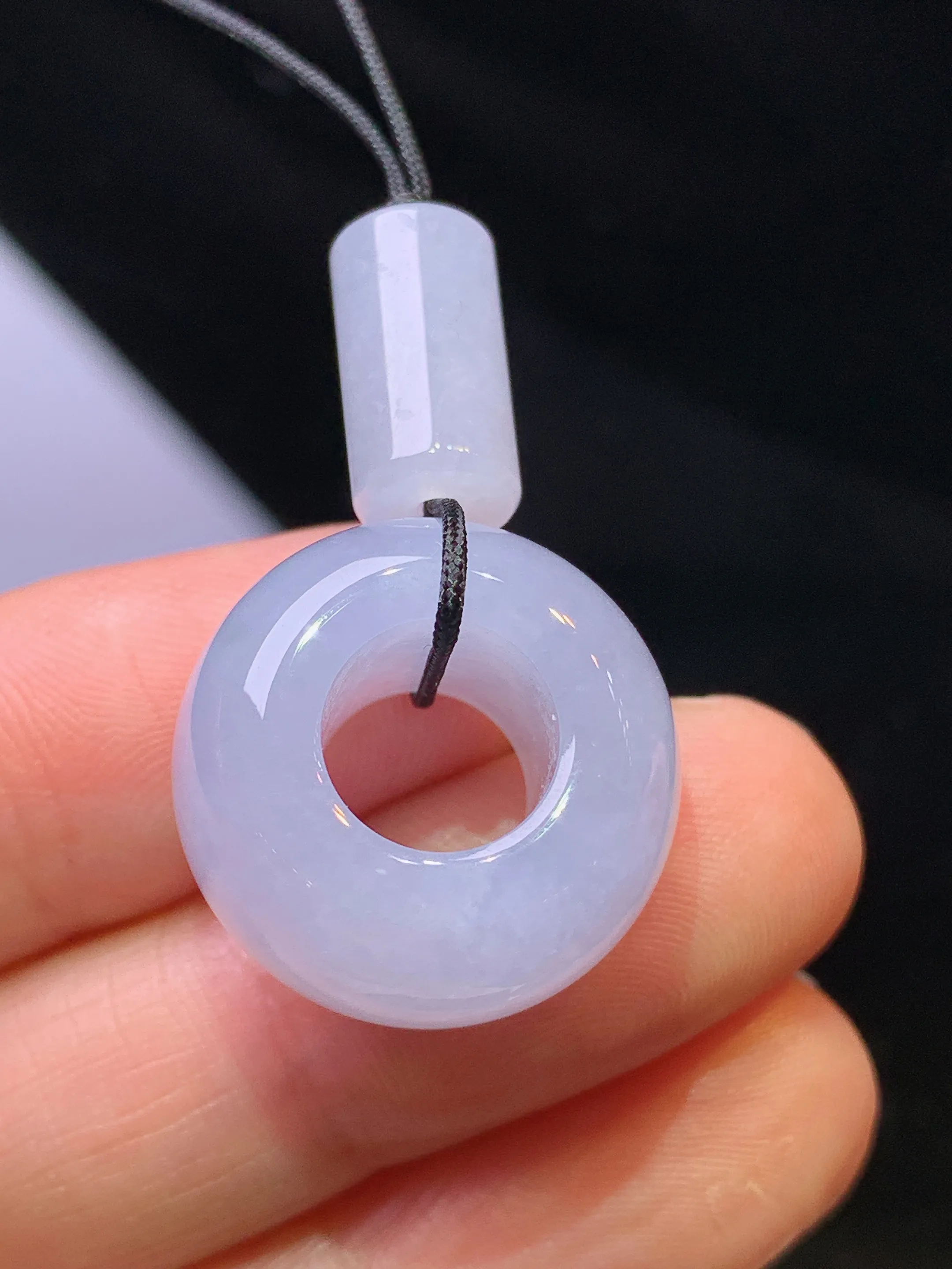 紫罗兰路路通吊坠 玉质细腻 色泽艳丽清新 整体尺寸19.2*19.2*12.2