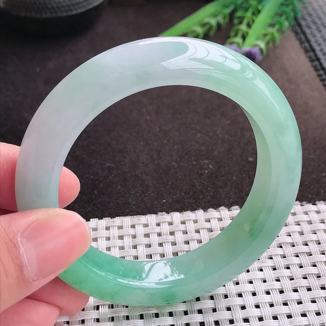 实拍A货翡翠55/12.8/10.2老坑冰胶水灵冰晴甜绿手镯厚装宽边玉镯
