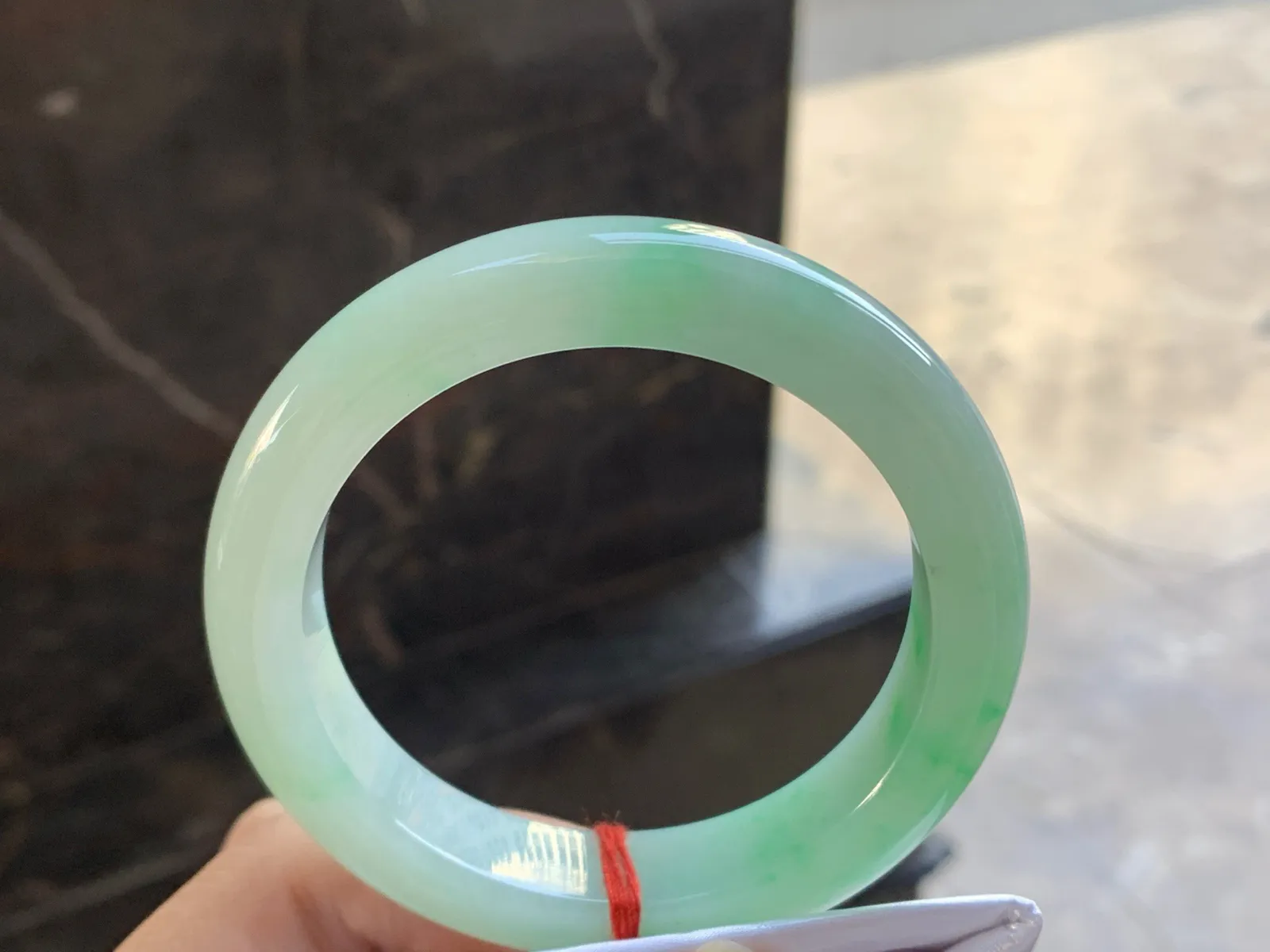 55-12.6-9.5

晴绿手镯^_^清新细腻