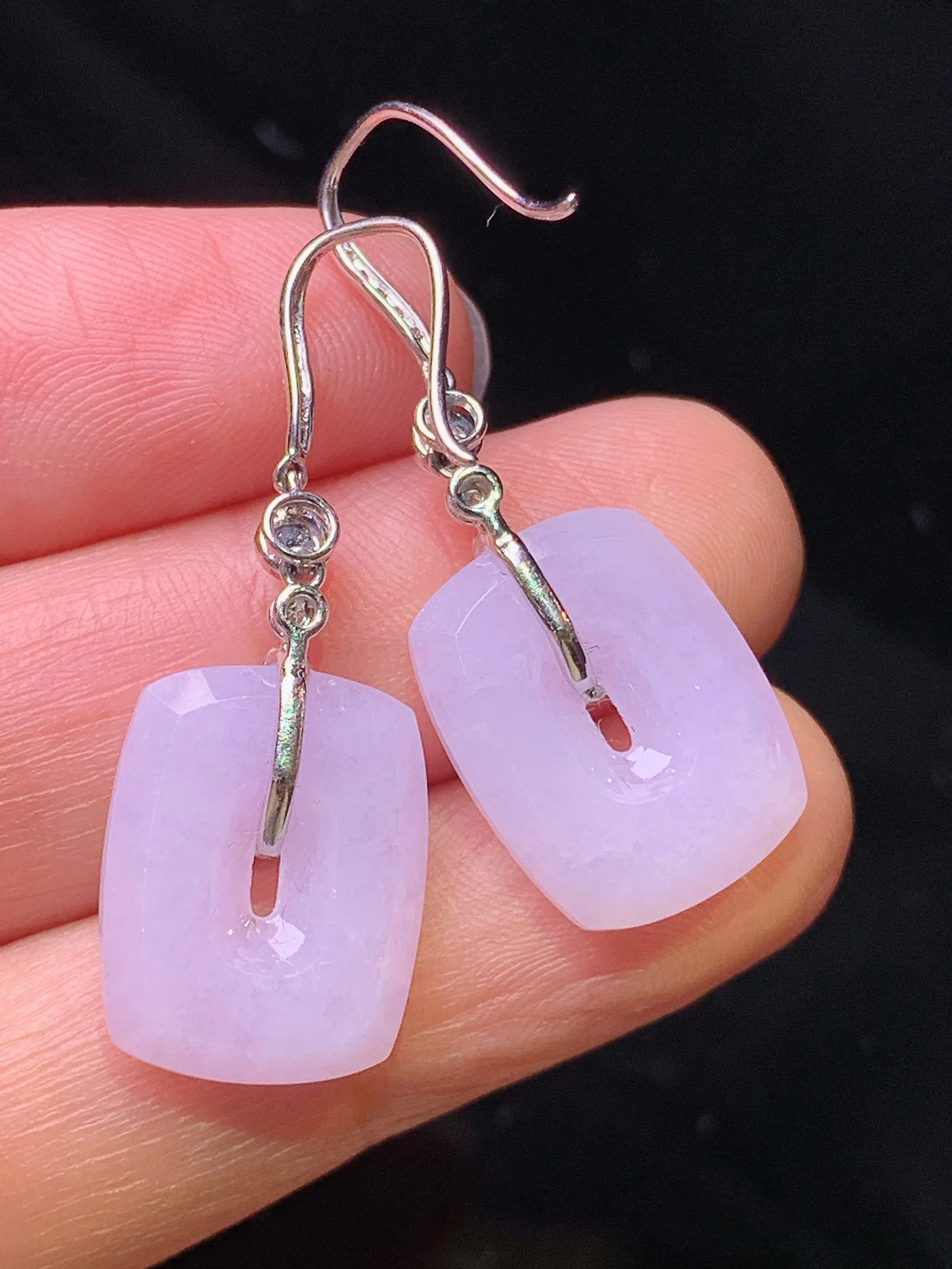 18k金钻镶嵌紫罗兰平安扣耳坠 玉质细腻 色泽艳丽清新 整体尺寸34.6*12.5*3.8