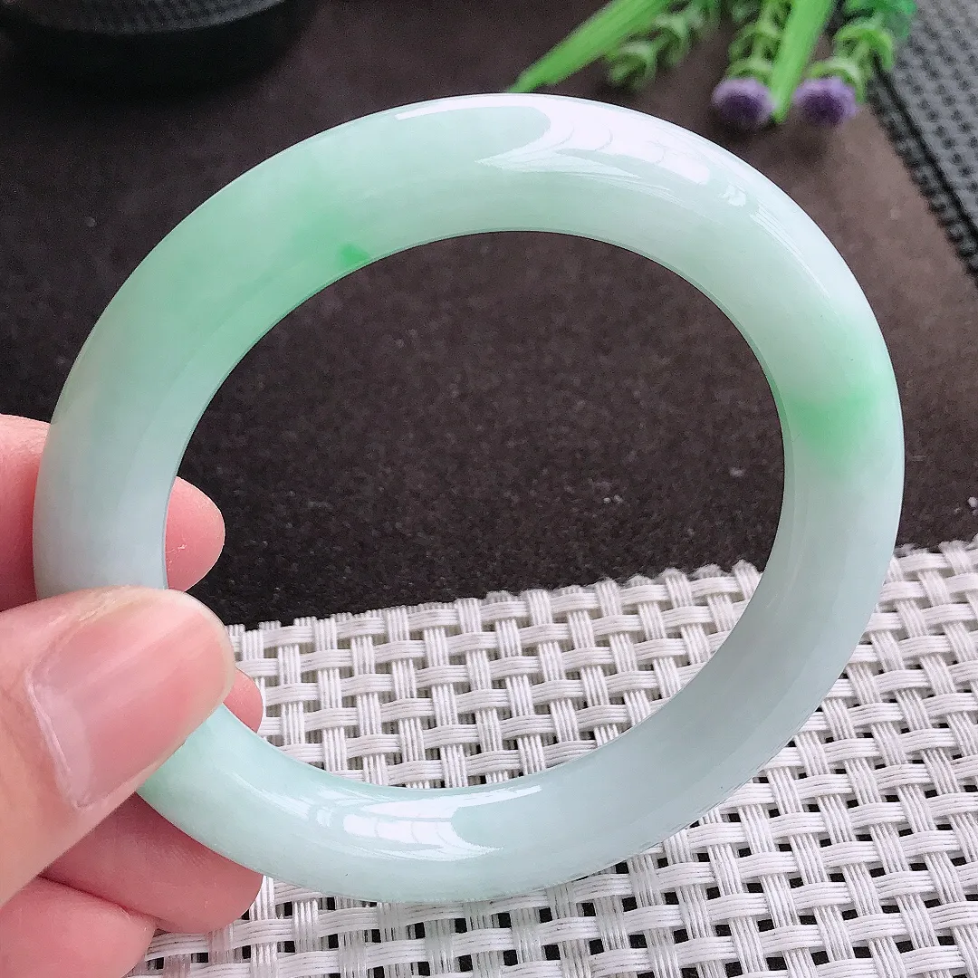 实拍A货翡翠56/10.5/10.7老坑冰润水灵飘阳绿圆条手镯翡翠玉镯