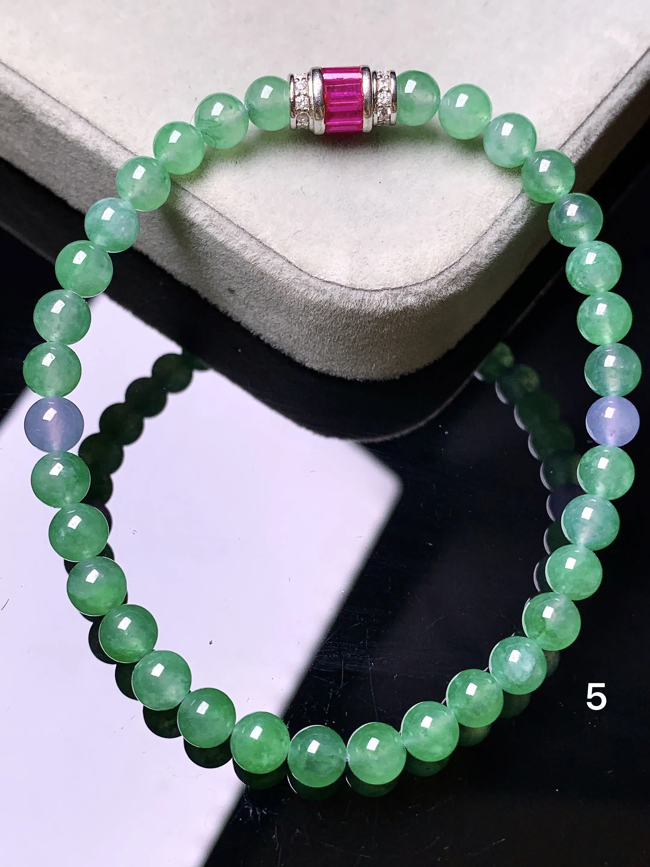 翠绿圆珠手链 玉质细腻 色泽清新艳丽 整体尺寸5