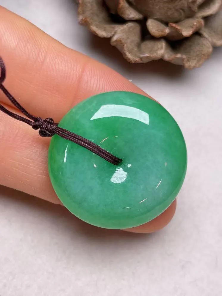 冰糯种辣色【平安扣】吊坠，种水好，玉质细腻 ，卖相好.