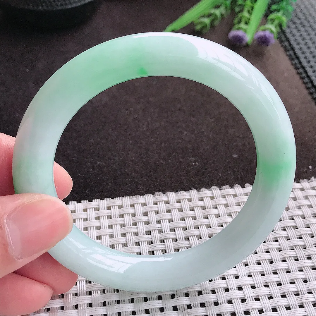 实拍A货翡翠56/10.5/10.7老坑冰润水灵飘阳绿圆条手镯翡翠玉镯