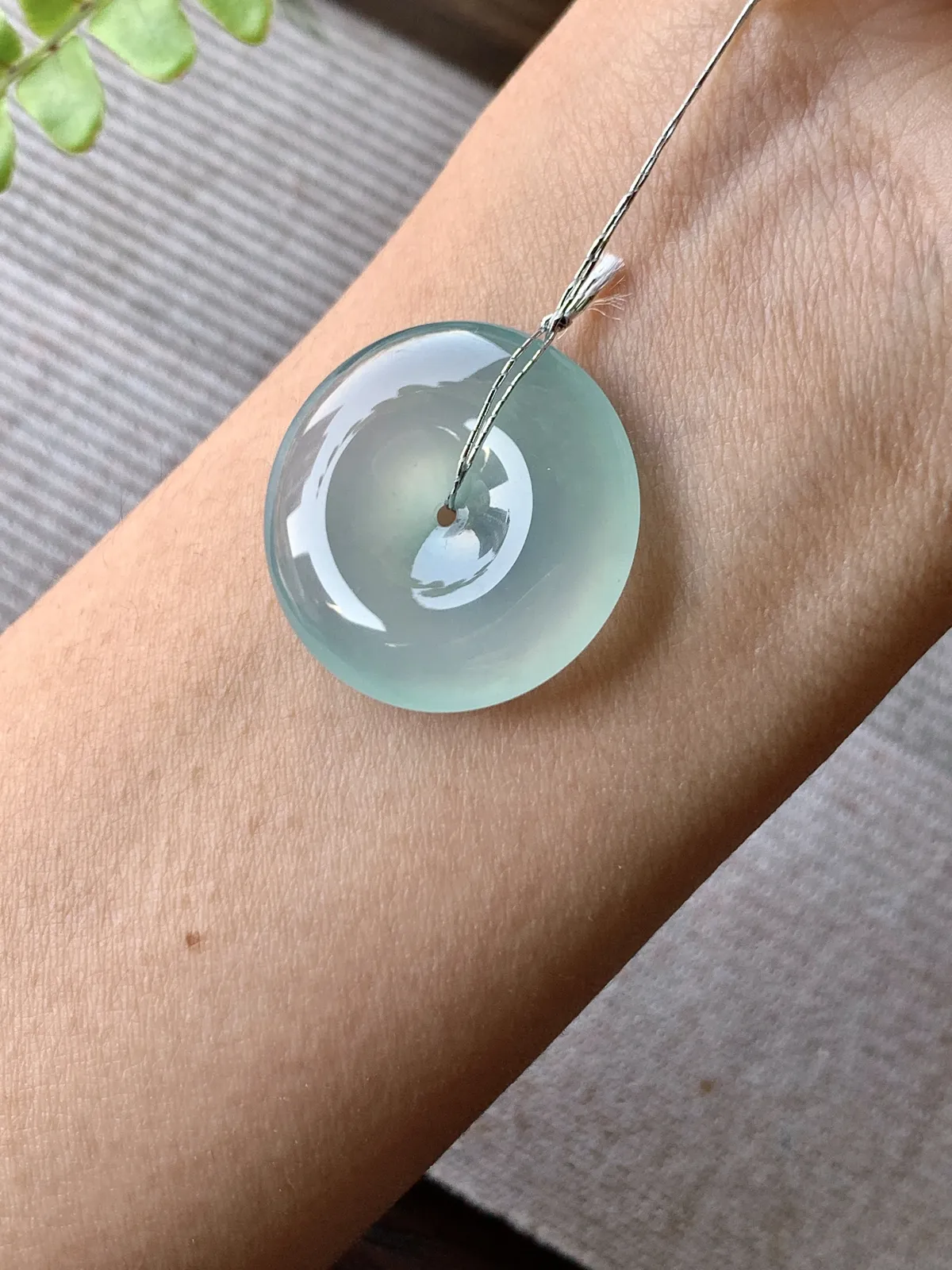 高冰玻璃种平安扣吊坠，缅料  完美 性价比高  尺寸26.2-5.8