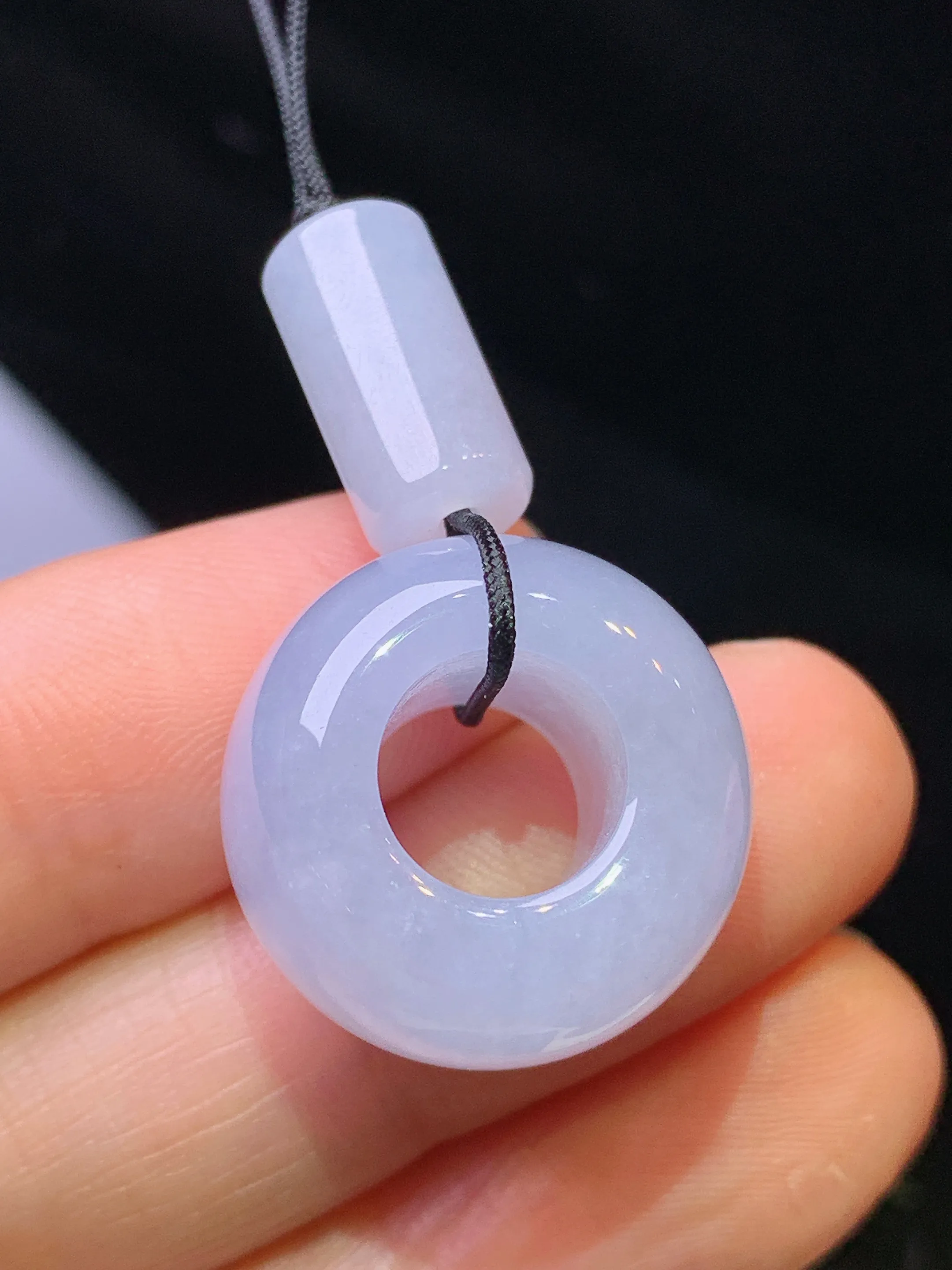 紫罗兰路路通吊坠 玉质细腻 色泽艳丽清新 整体尺寸19.2*19.2*12.2