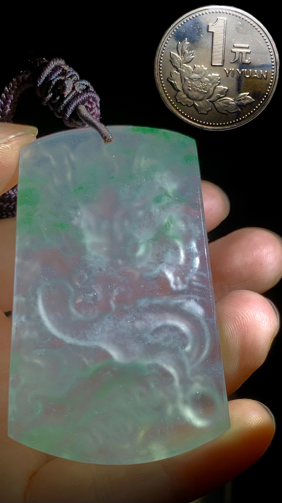 【盛世龙腾·神龙护主】，高品质龙牌，
经鼎玉雕艺术作品，63-40-7mm，39g，。