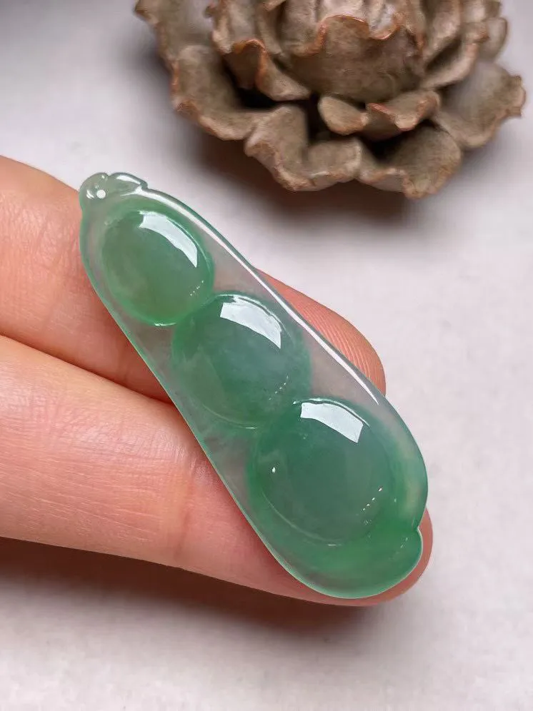 冰种底色【福豆】吊坠，种水好，玉质细腻 ，卖相好.