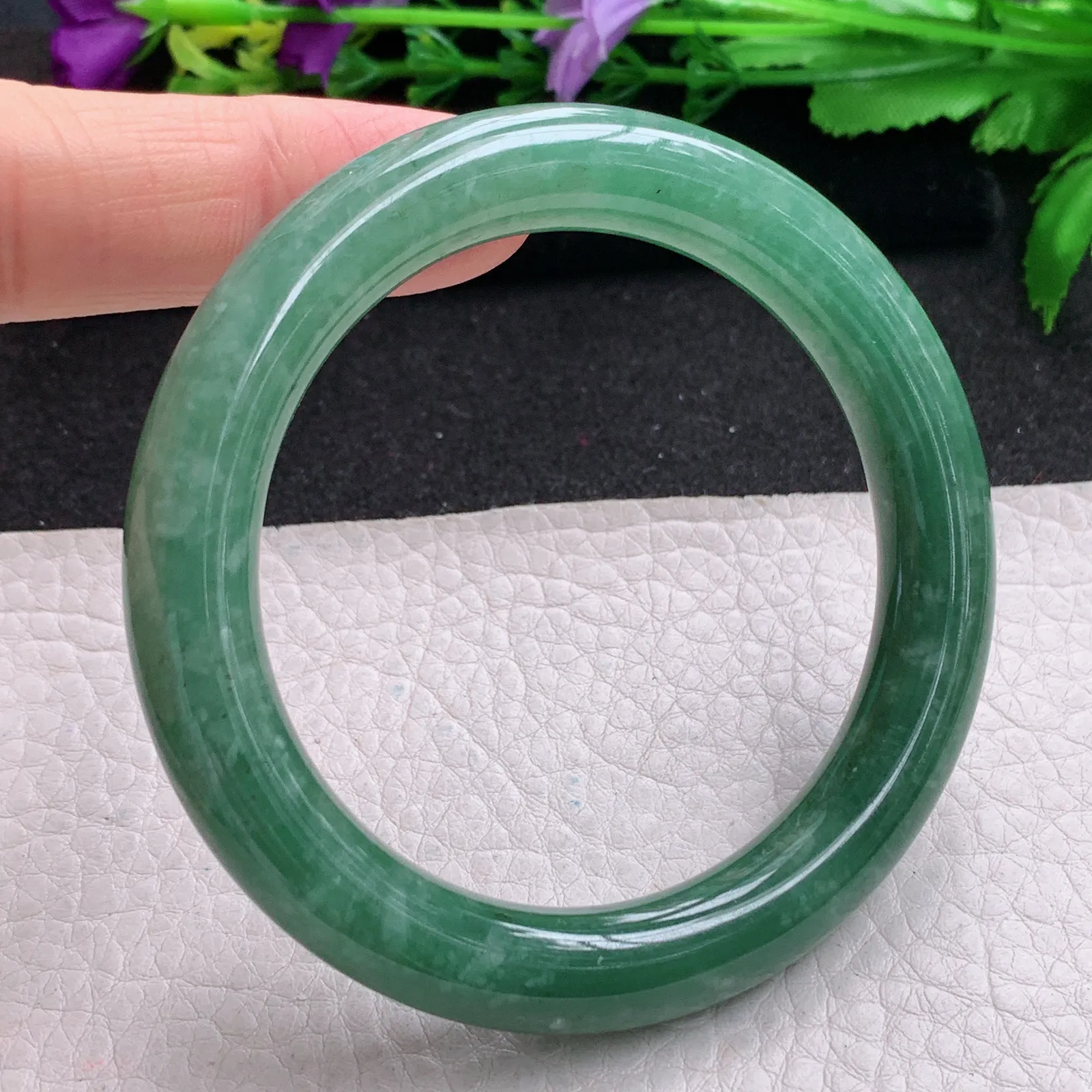 z实拍54.5*10美人镯 缅甸翡翠精飘温绿水润圆条玉手镯 玉手环