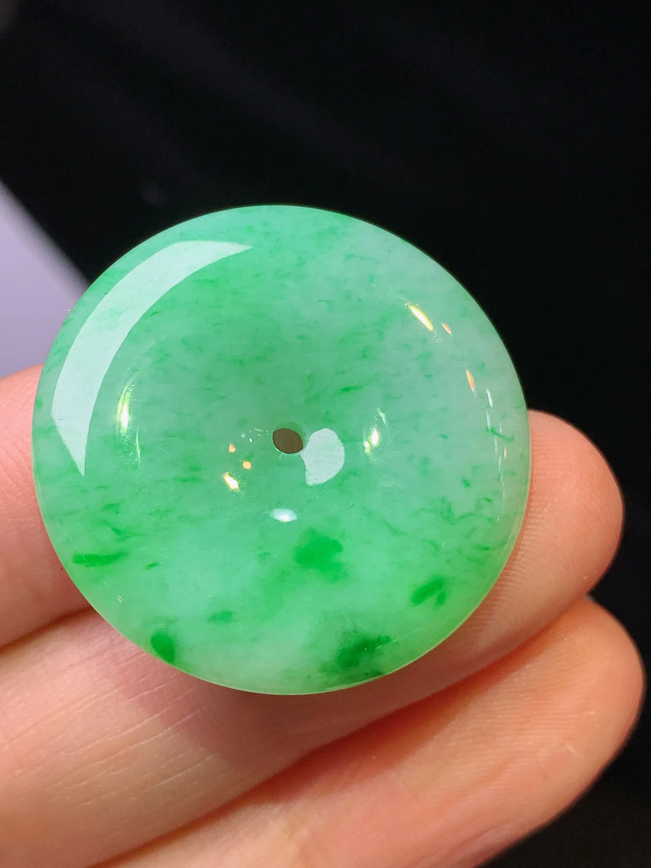 翠绿平安扣吊坠 玉质细腻 色泽艳丽清新 整体尺寸 27.8*5.7