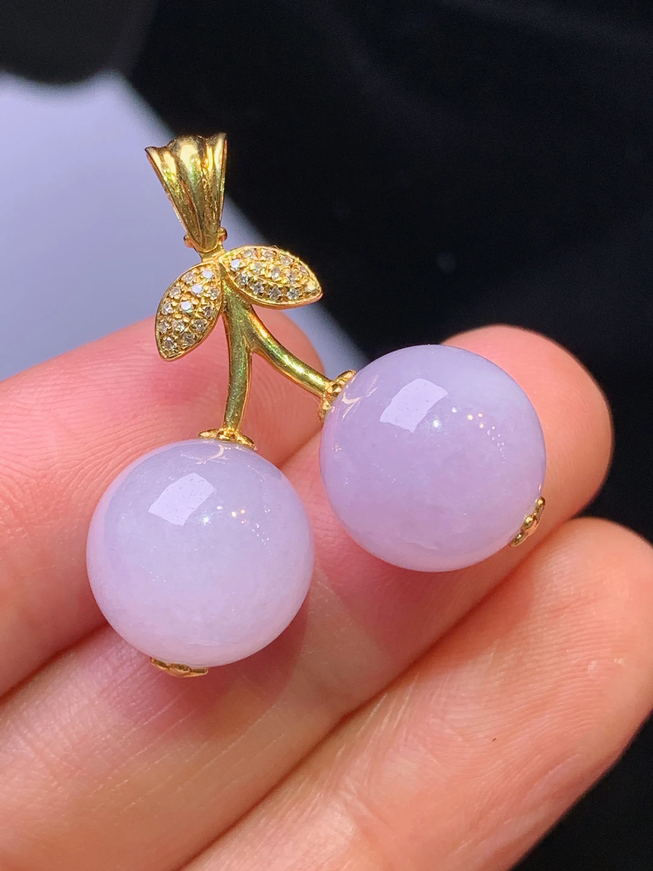 18金钻镶嵌紫罗兰圆珠吊坠 玉质细腻 色泽清新艳丽 整体尺寸27.5*11.8