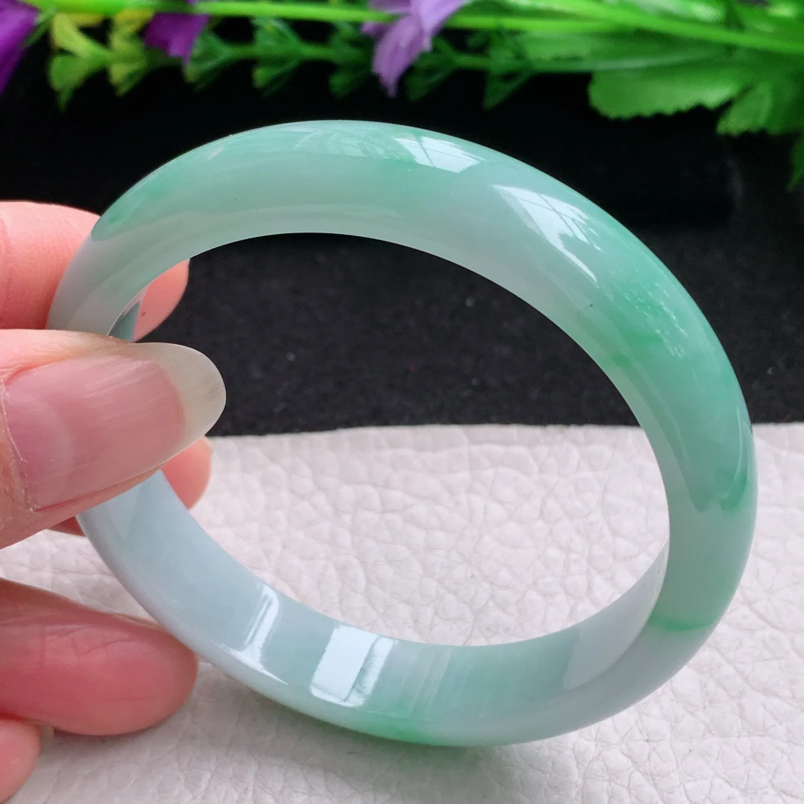 js实拍55*12.3*7平安镯 缅甸翡翠精美晴美飘绿宽边玉手镯 玉手环