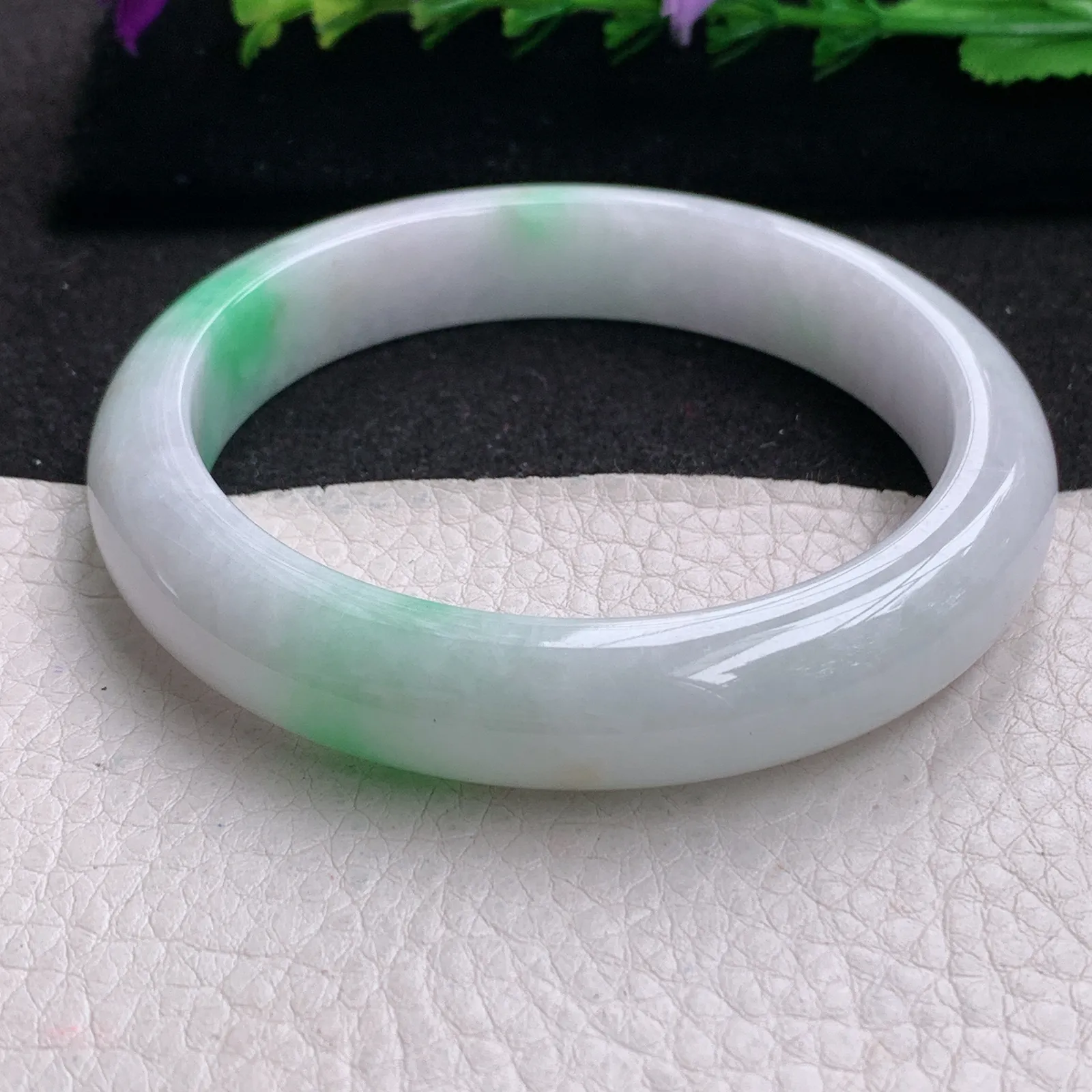 yh大圈口62*12.8*9平安镯 缅甸翡翠精美白底青厚装宽边玉手镯 玉手环