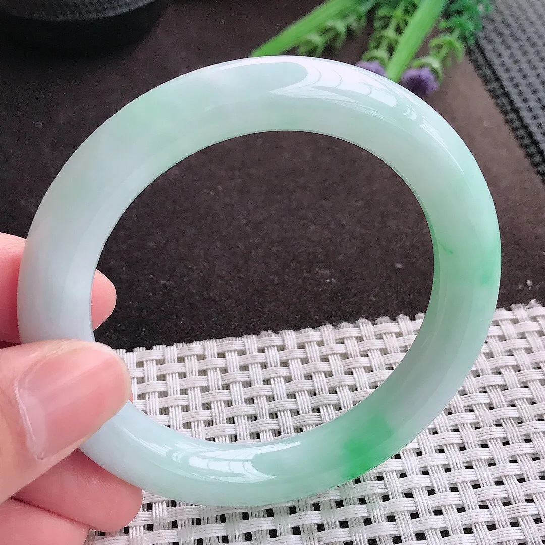 实拍A货翡翠56/10.5/10.7老坑冰润水灵飘阳绿圆条手镯翡翠玉镯