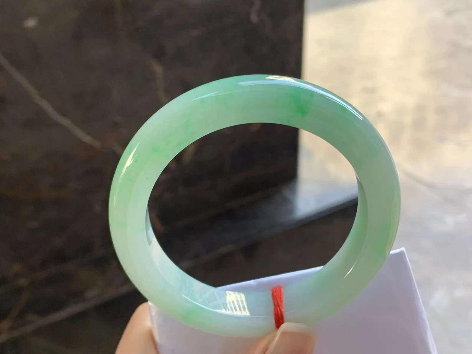 55-12.6-9.5

晴绿手镯^_^清新细腻