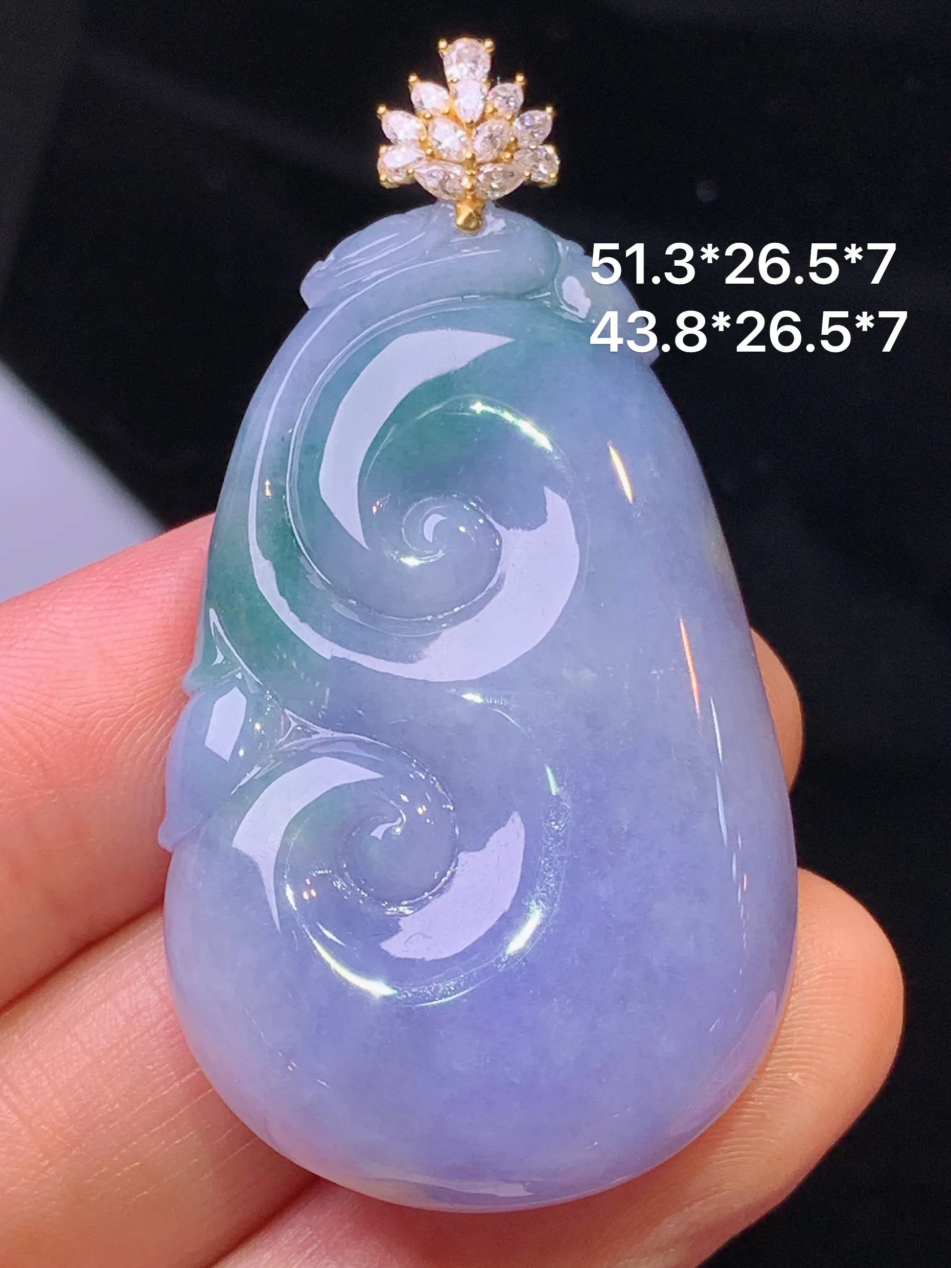 18金钻镶嵌紫罗兰飘绿如意吊坠 玉质细腻 色泽清新艳丽 整体尺寸51.3*26.5*7