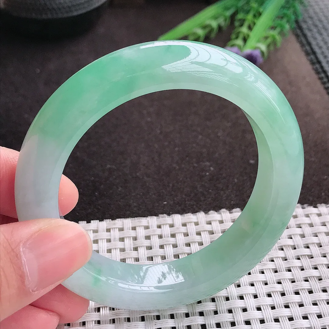 实拍A货翡翠55/12.8/10.2老坑冰胶水灵冰晴甜绿手镯厚装宽边玉镯