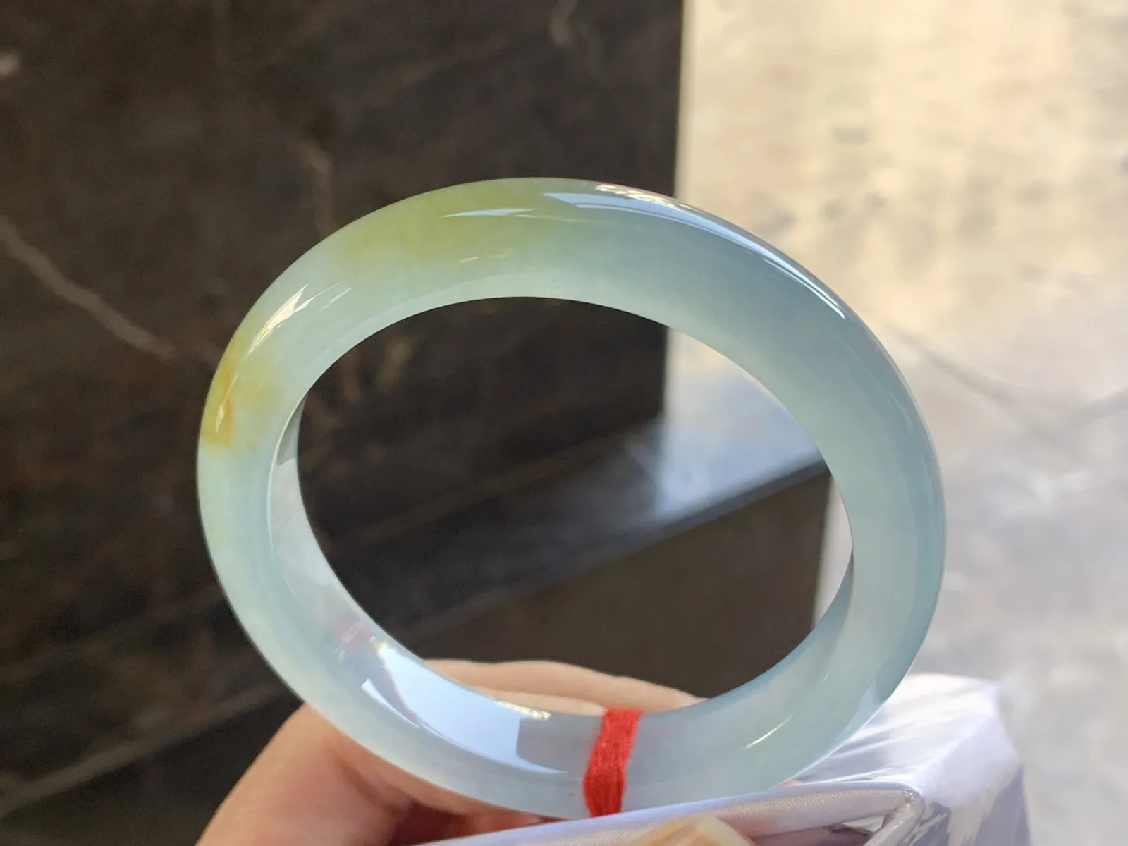 59-12.2-9.2

冰黄大圈手镯^_^透亮 荧光十足