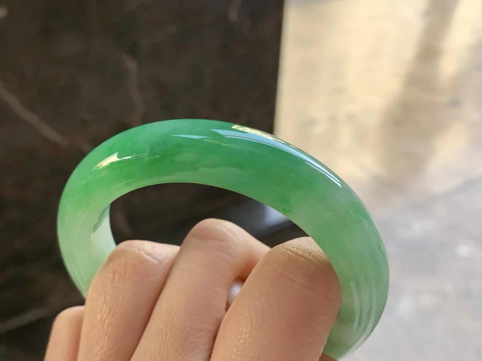 54-12.5-9.3

浓绿色手镯^_^鲜艳 玉质温润