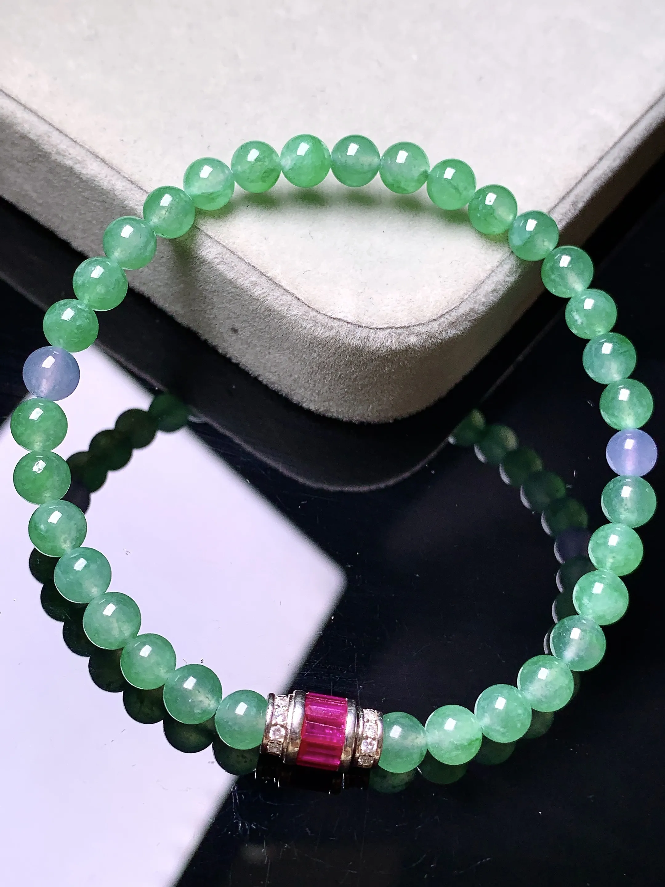 翠绿圆珠手链 玉质细腻 色泽清新艳丽 整体尺寸5