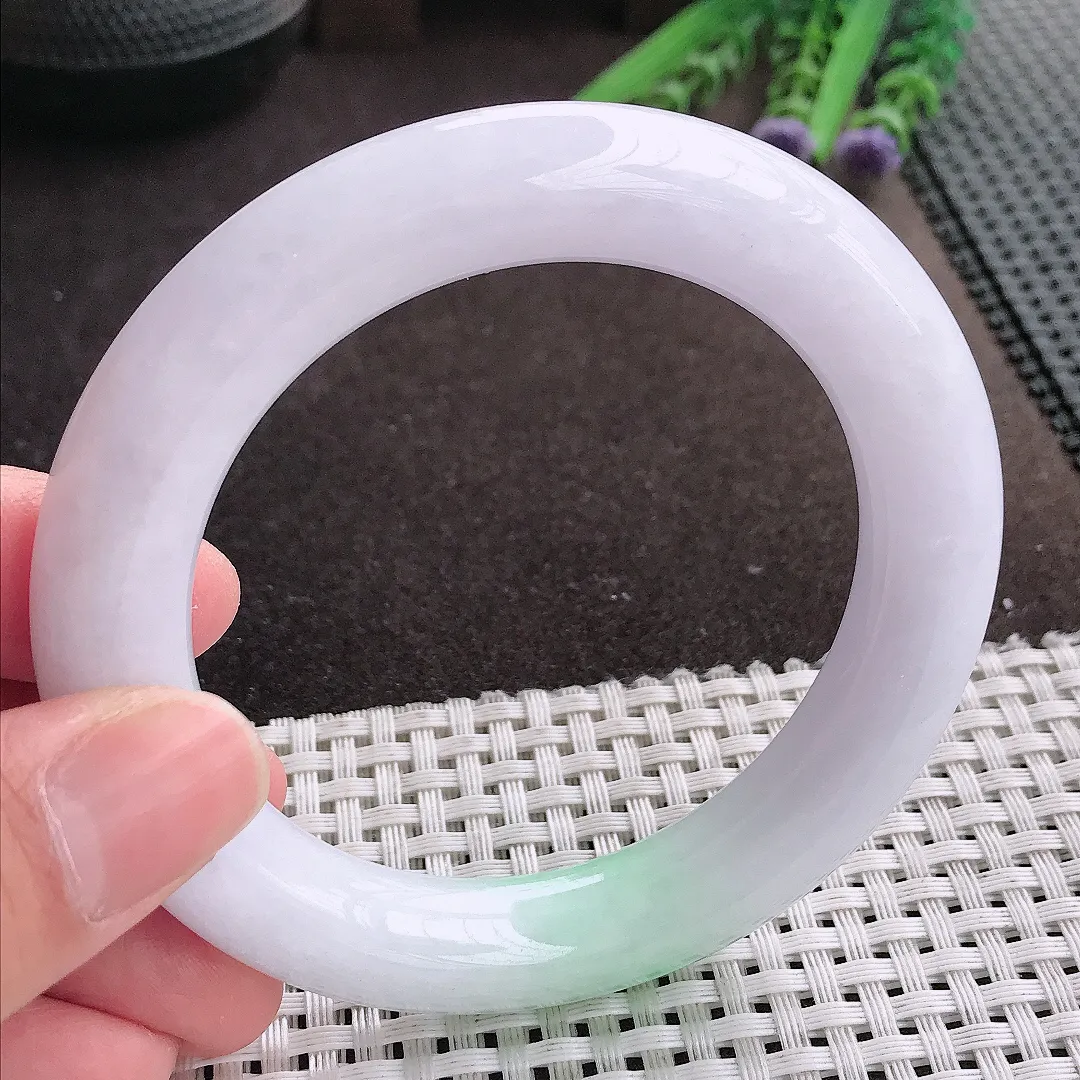 实拍A货翡翠57/11.7/11.5老坑精美温润飘绿圆条手镯翡翠玉镯