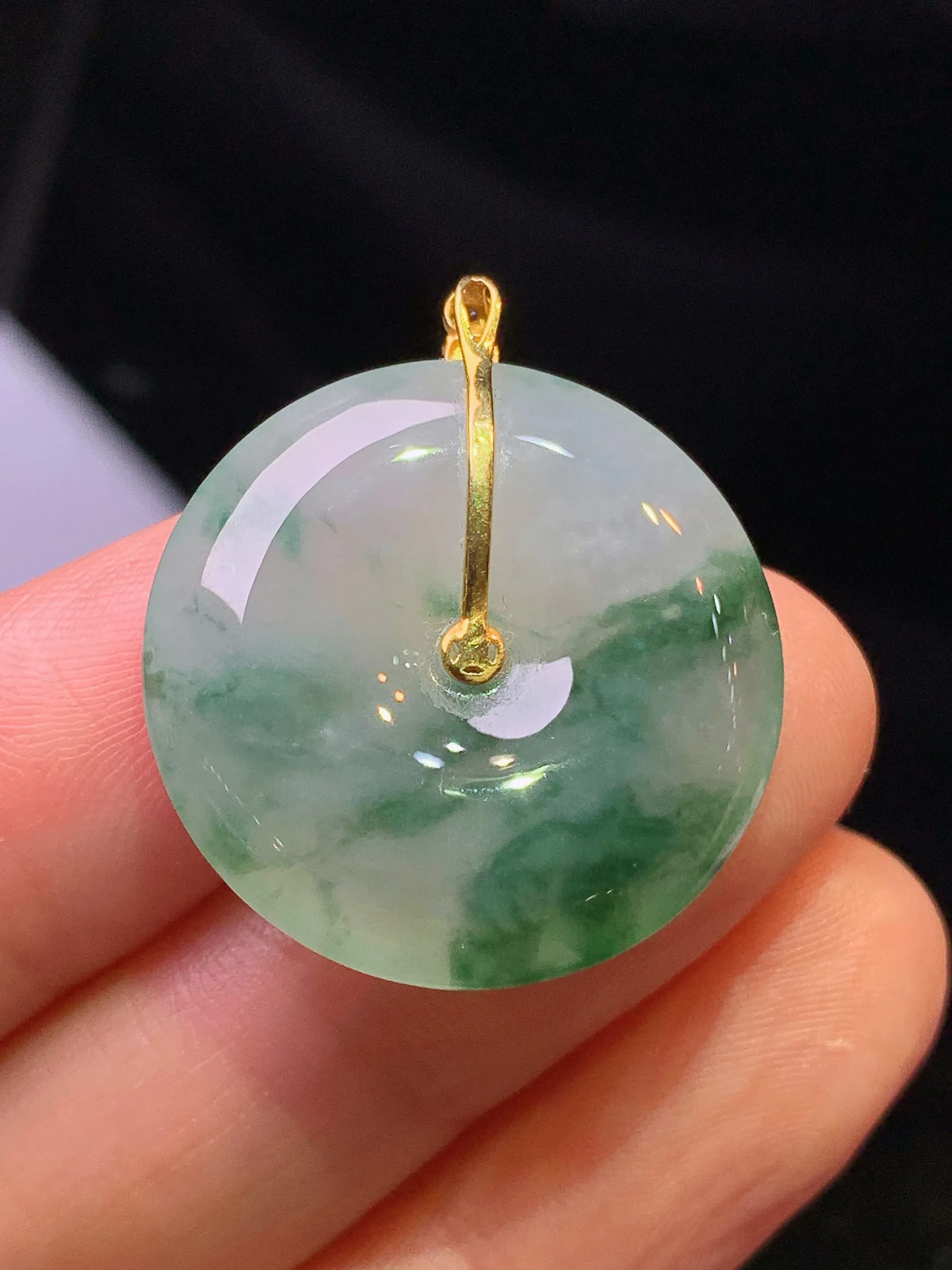 18金镶嵌飘绿平安扣吊坠 玉质细腻 色泽清新艳丽 整体尺寸27.5*5.8