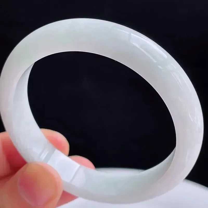 自然光拍摄天然翡翠A货好种水54mm正圈手镯 45.64克