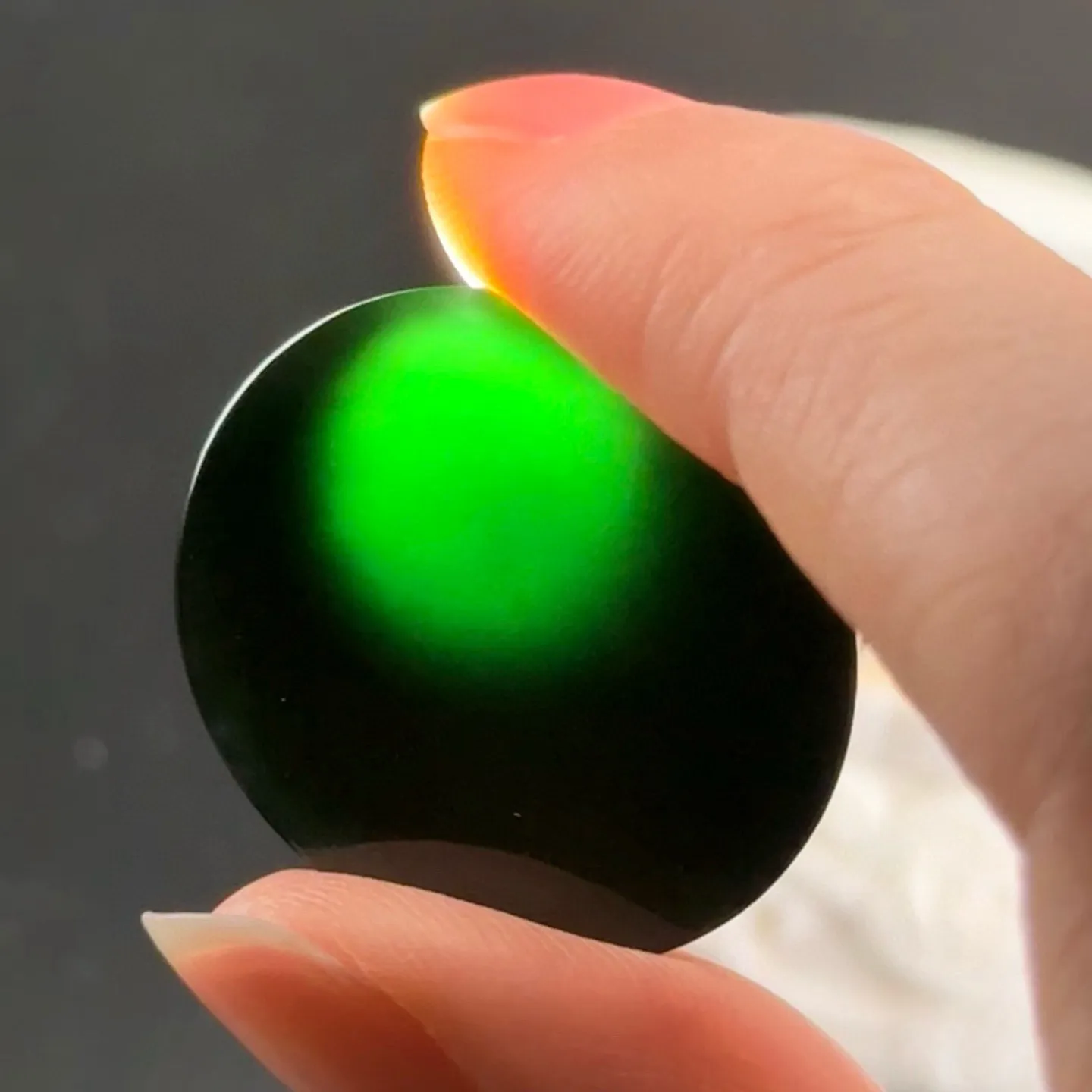 精品墨翠蛋面裸石 种好色正 黑度极好 打灯通透 油性十足 尺寸28.2