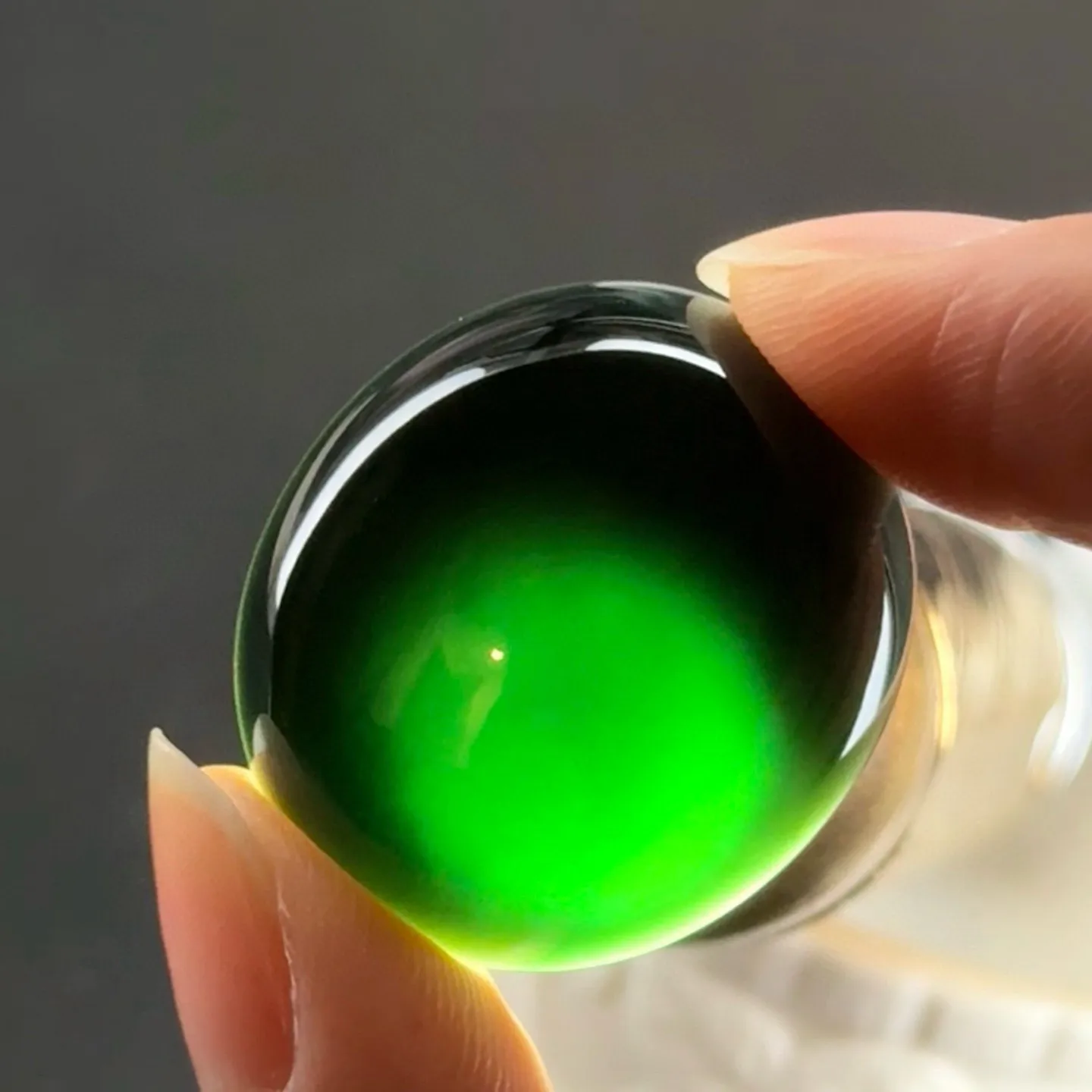 精品墨翠蛋面裸石 种好色正 黑度极好 打灯通透 油性十足 尺寸28.2