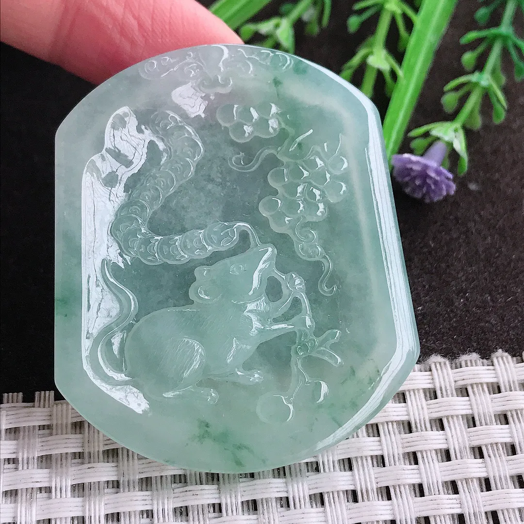 实拍A货翡翠53.2/45/5.8老坑冰透起胶斌，晴生肖鼠牌吊坠翡翠玉牌挂件