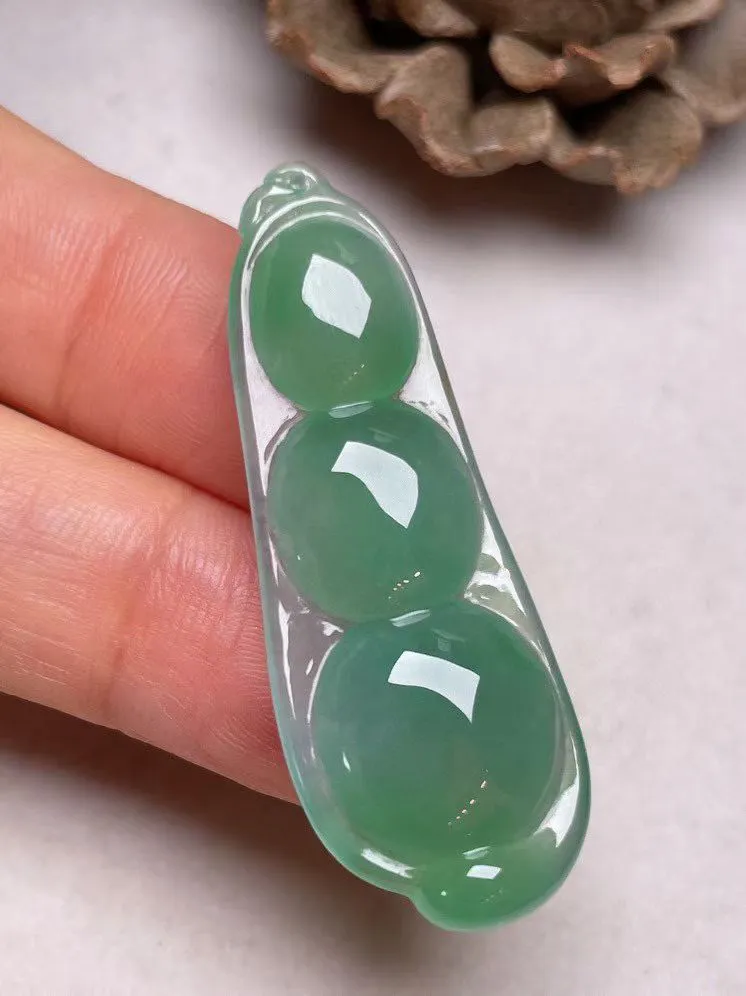 冰种底色【福豆】吊坠，种水好，玉质细腻 ，卖相好.