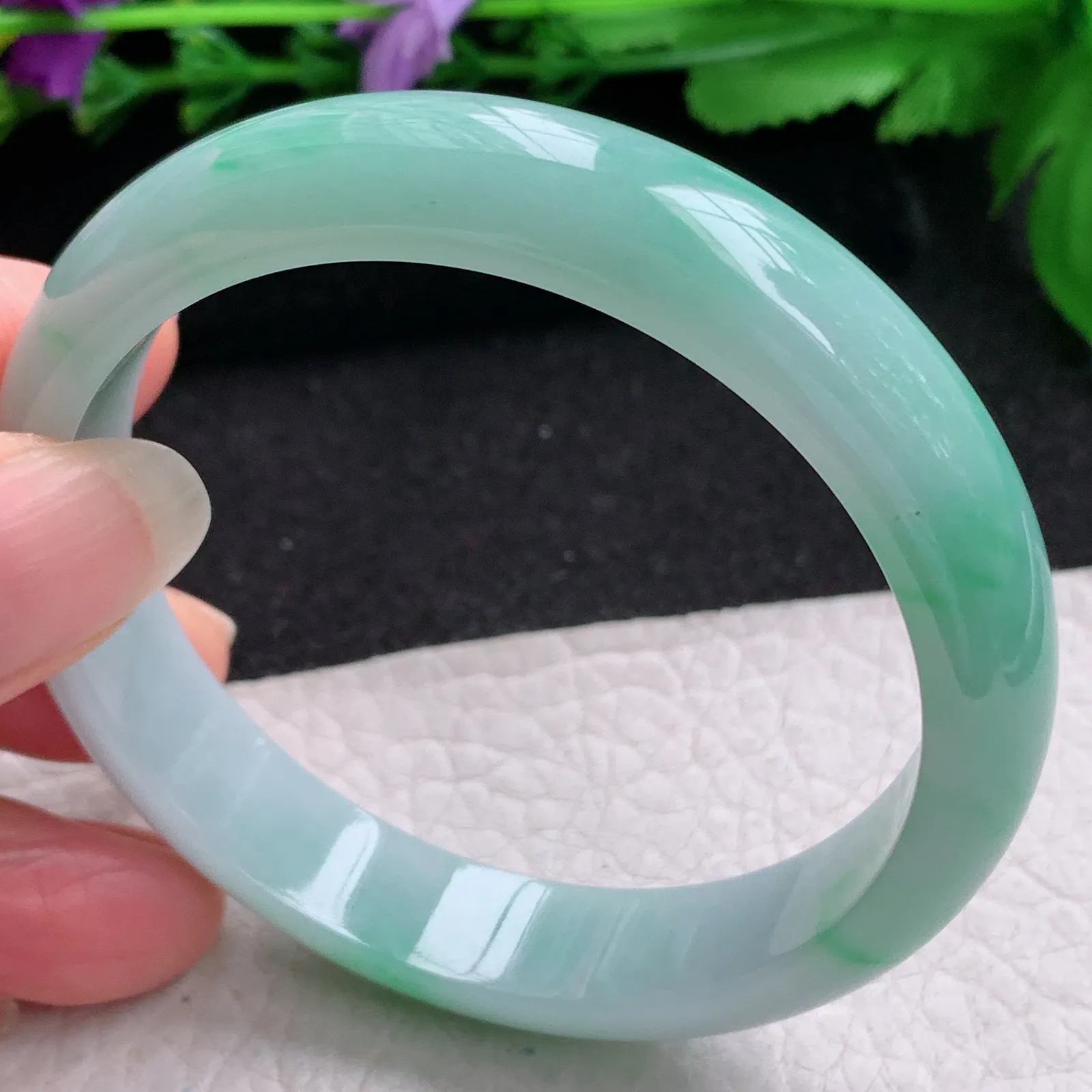 js实拍55*12.3*7平安镯 缅甸翡翠精美晴美飘绿宽边玉手镯 玉手环