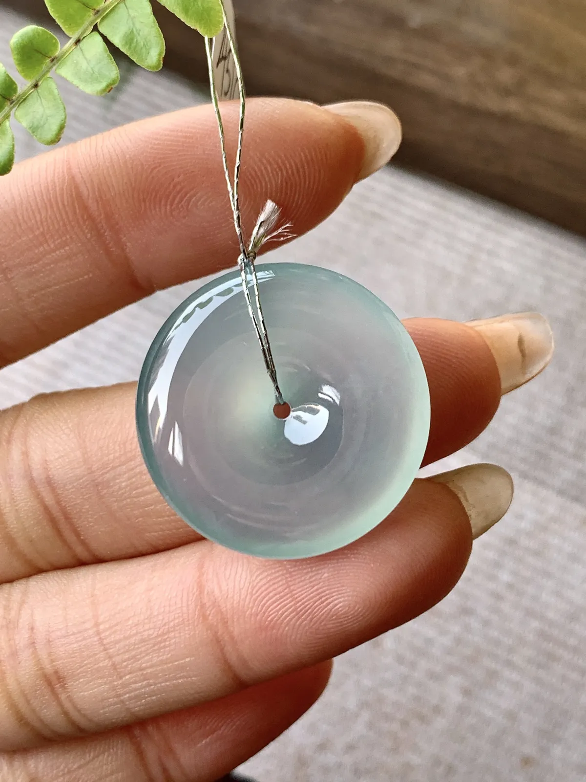 高冰玻璃种平安扣吊坠，缅料  完美 性价比高  尺寸26.2-5.8