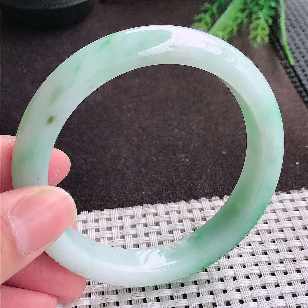 实拍A货翡翠61/12.2/9大圈口老坑精美飘阳绿手镯宽边翡翠玉镯
