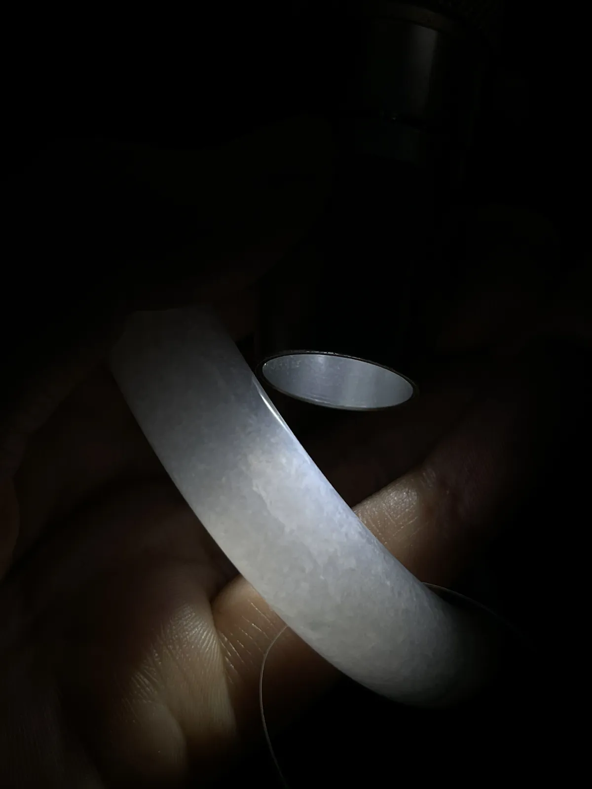 正圈57.5圈口，翡翠冰糯种飘绿手镯