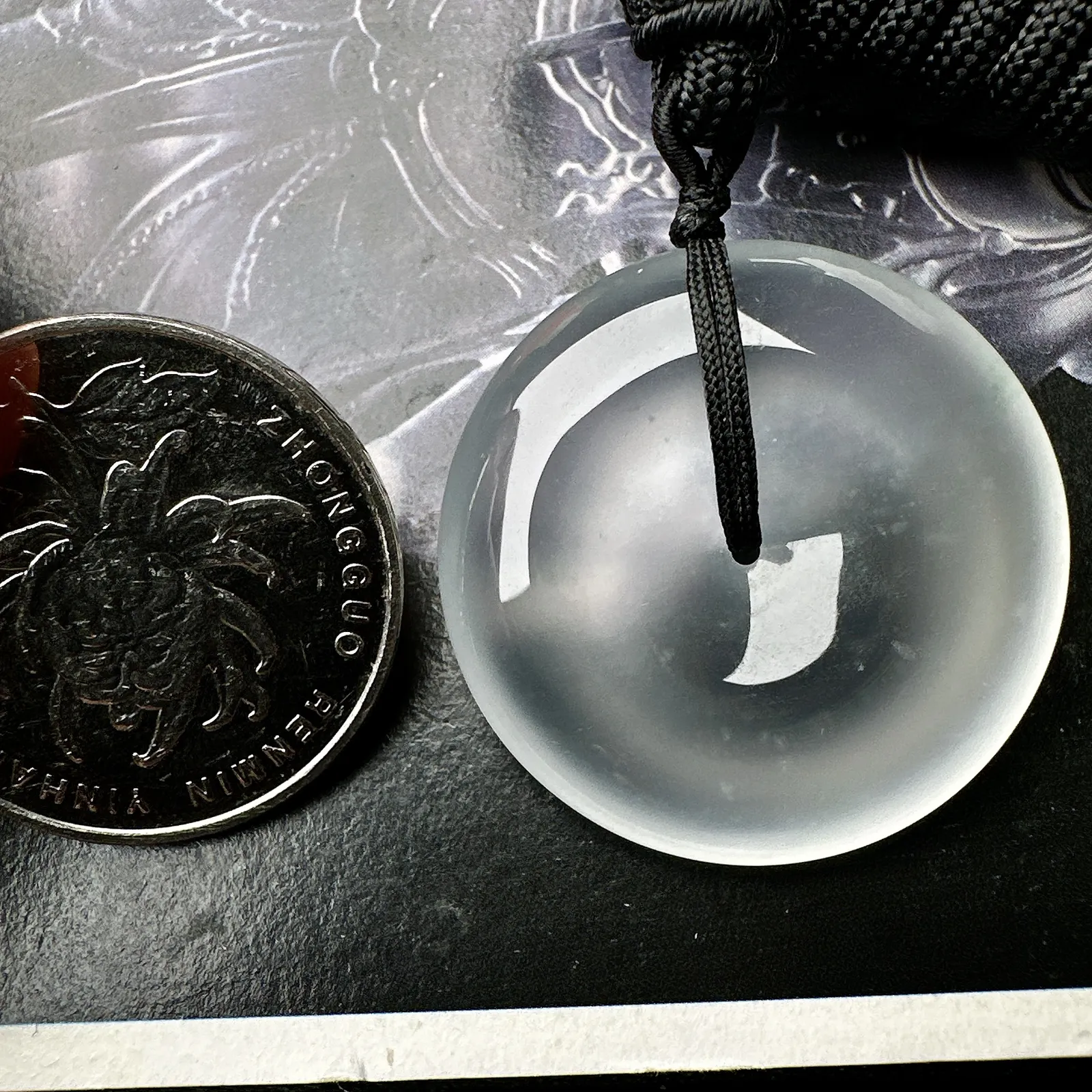 【玻璃种平安扣扣吊坠】玻璃光泽，晶莹剔透，冰感十足，通透闪亮，收藏品质