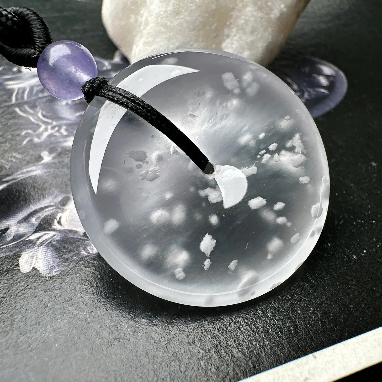 【玻璃种平安扣吊坠】雪花棉老料，玻璃光泽，晶莹剔透，冰感十足，通透闪亮，收藏品质