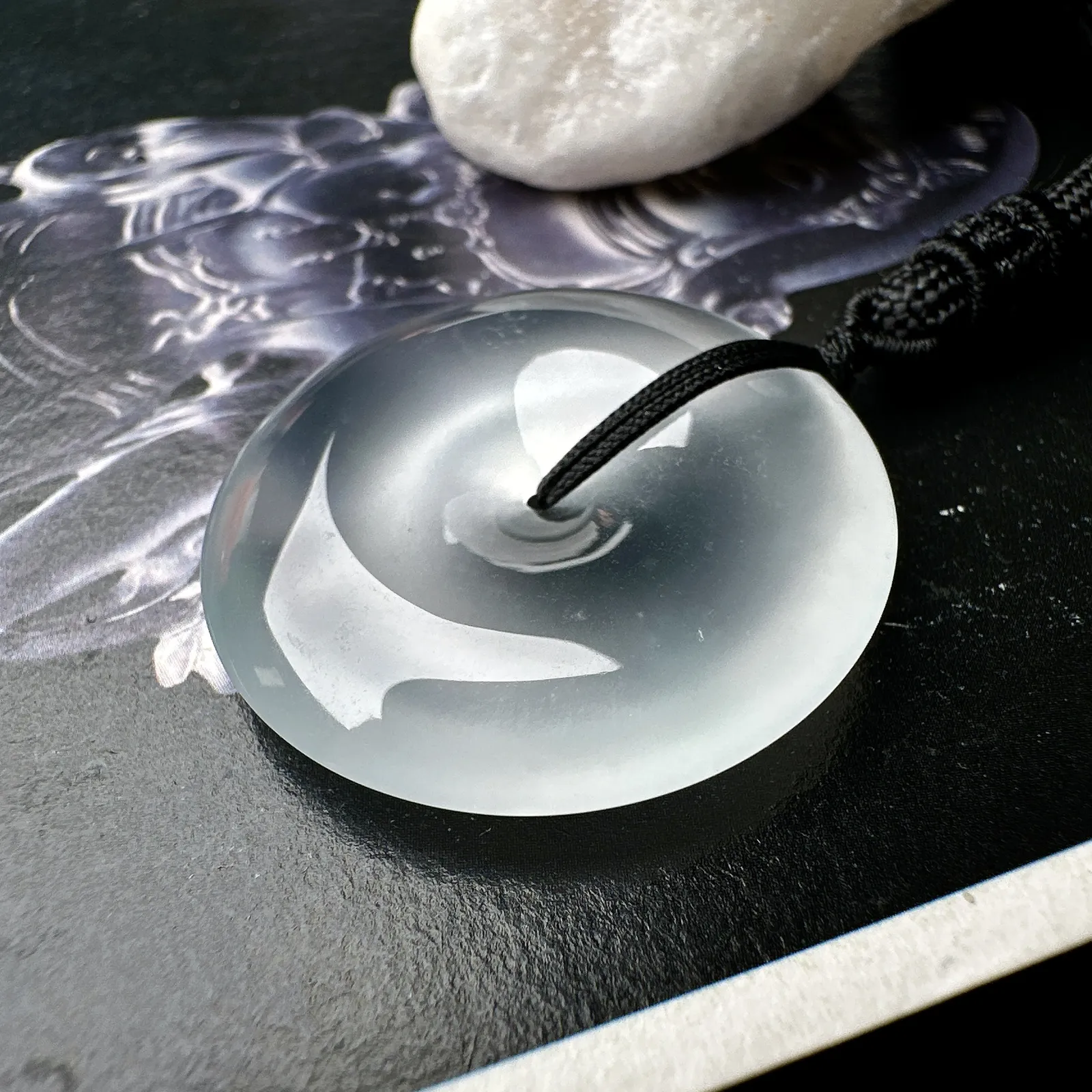 【玻璃种平安扣扣吊坠】玻璃光泽，晶莹剔透，冰感十足，通透闪亮，收藏品质