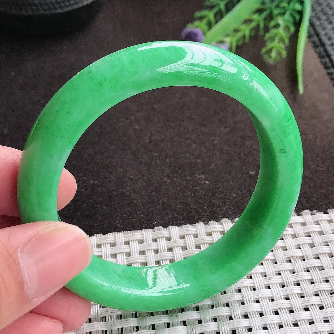 实拍A货翡翠54.5/13.2/8.8老坑精美辣阳绿满绿手镯宽边翡翠玉镯