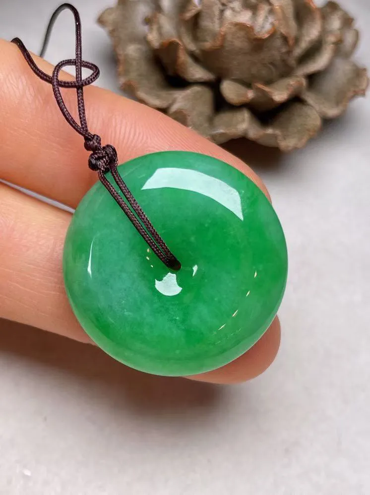 冰糯种辣色【平安扣】吊坠，种水好，玉质细腻 ，卖相好.