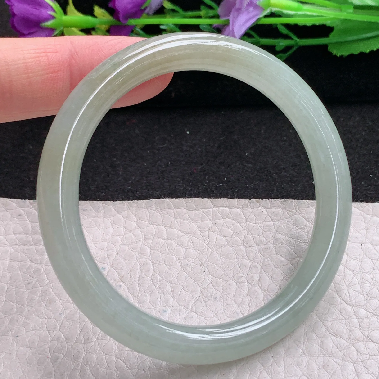 ll实拍55*8美人镯 缅甸翡翠精美冰双彩秀气圆条玉手镯 叮当镯