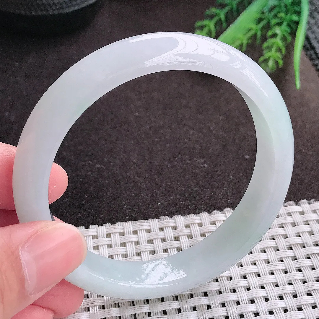 实拍A货翡翠58.5/12.5/7.5老坑冰纯起胶月光白手镯宽边翡翠玉镯