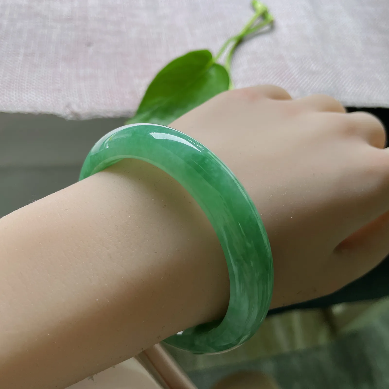 56.3/12.7/8.3绿底正圈，色辣，贵气十足，沉稳大气，完美