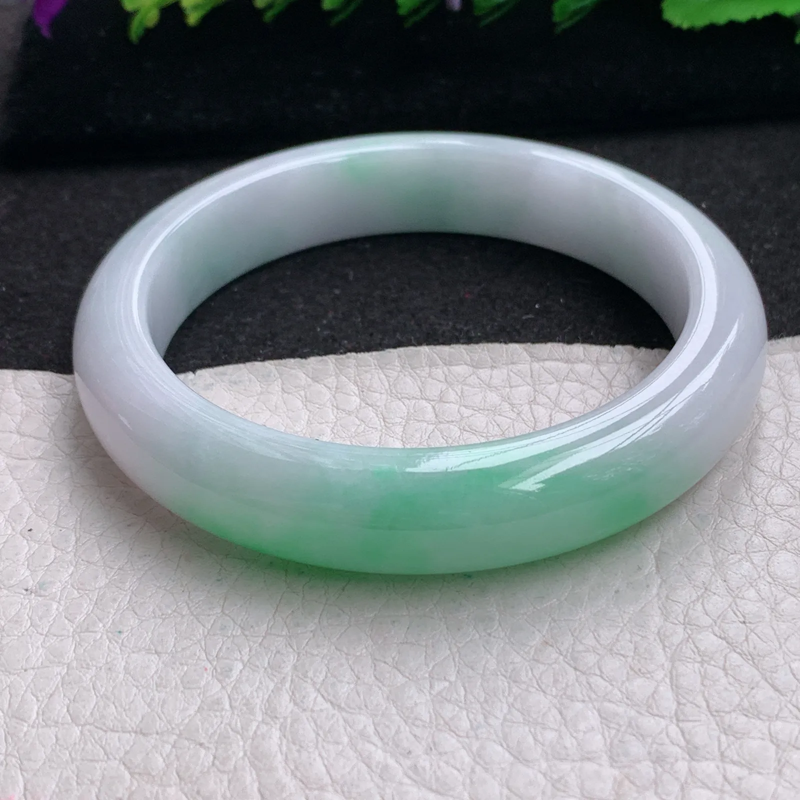 yh实拍58*12.5*9.3平安镯 缅甸翡翠精美白底青厚装宽边玉手镯 玉手环