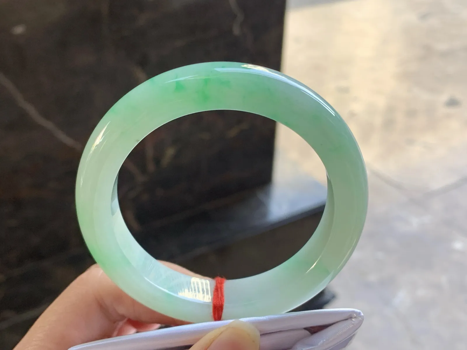 55-12.6-9.5

晴绿手镯^_^清新细腻