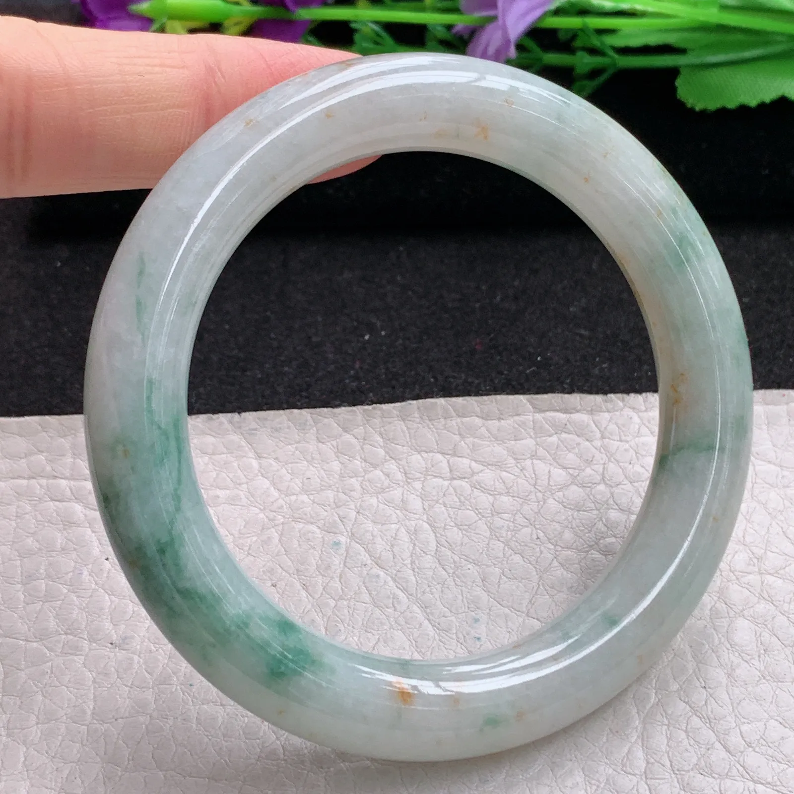 ll实拍55*10.5美人镯 缅甸翡翠精美飘花水润圆条玉手镯 玉手环