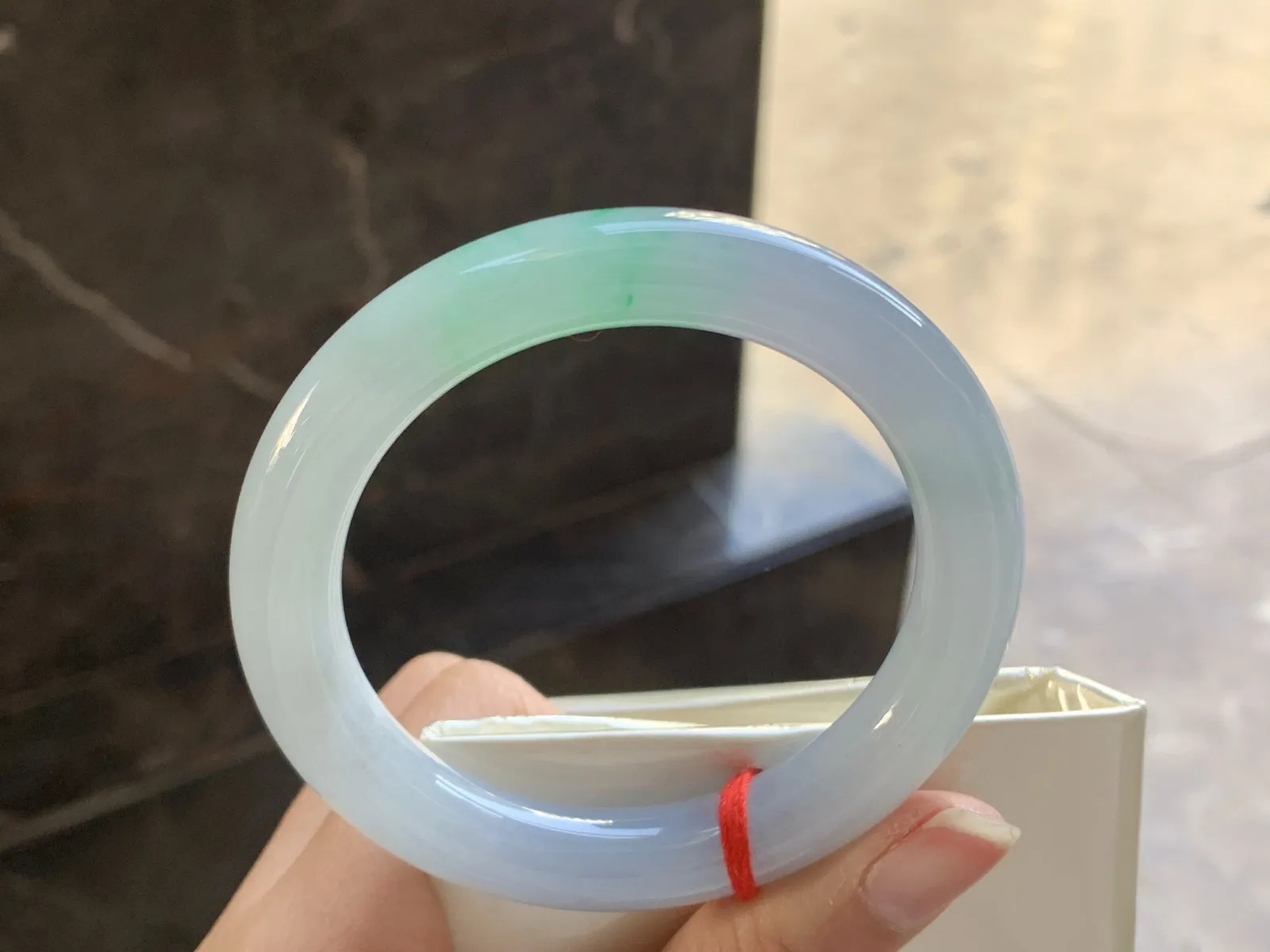 53.5-10.5

飘绿圆条手镯^_^清新