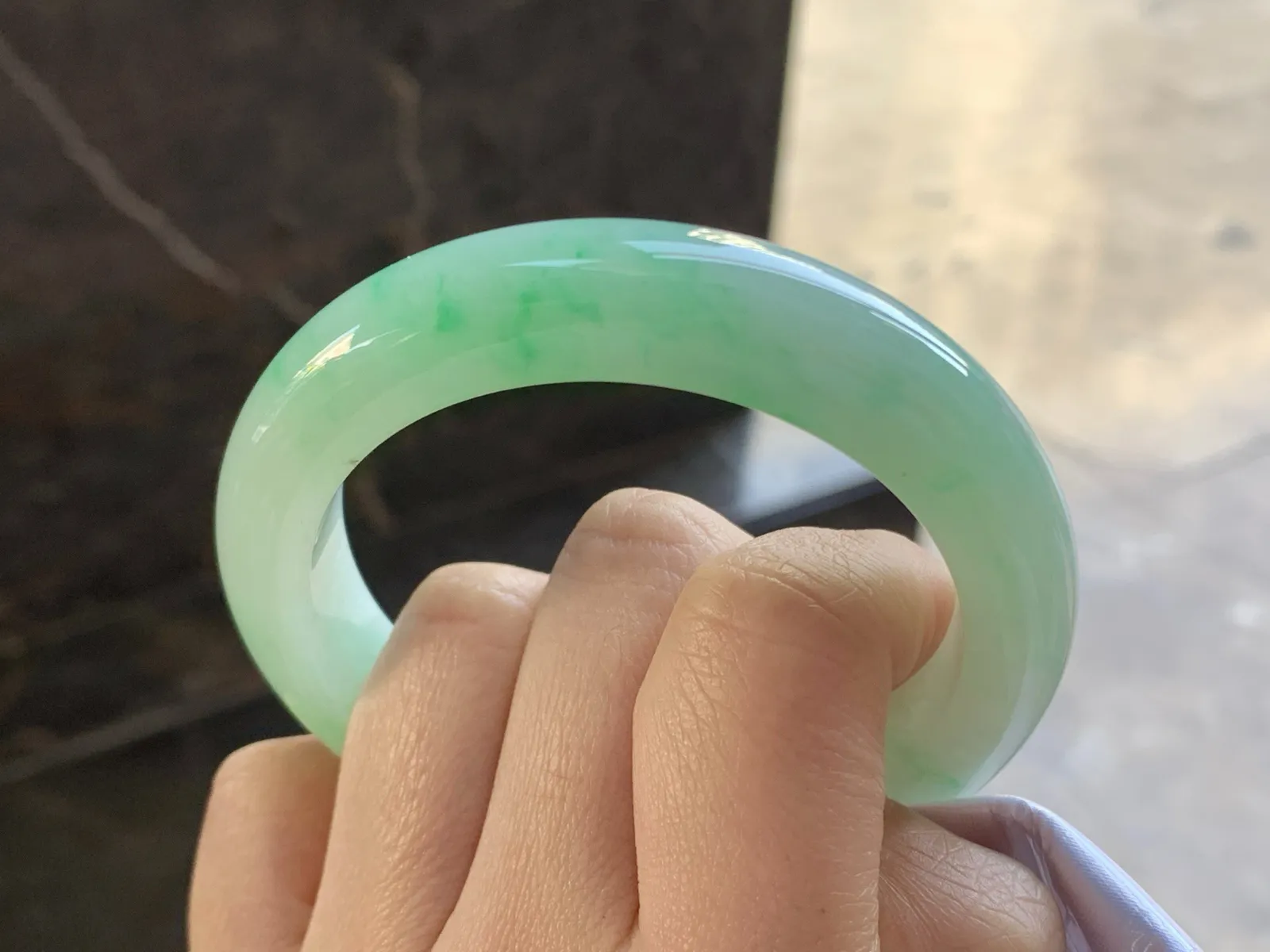 55-12.6-9.5

晴绿手镯^_^清新细腻